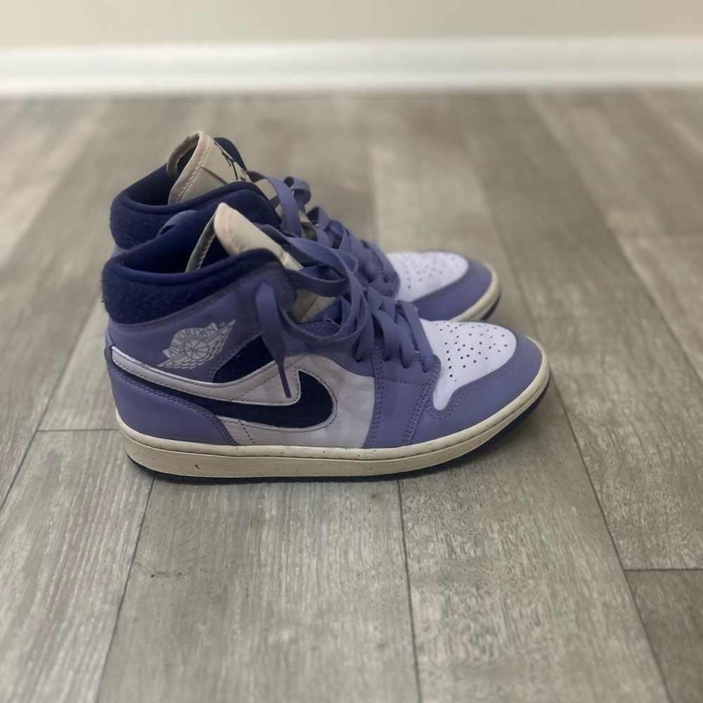 Air Jordan 1 Mid SE Light Purple Chenille sneakers